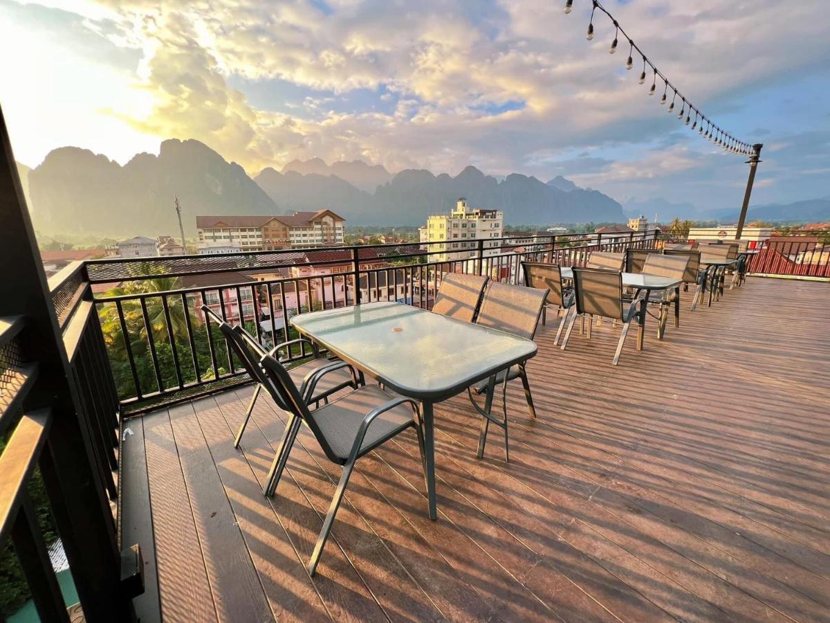 M&M Hotel Vang Vieng Exteriör bild