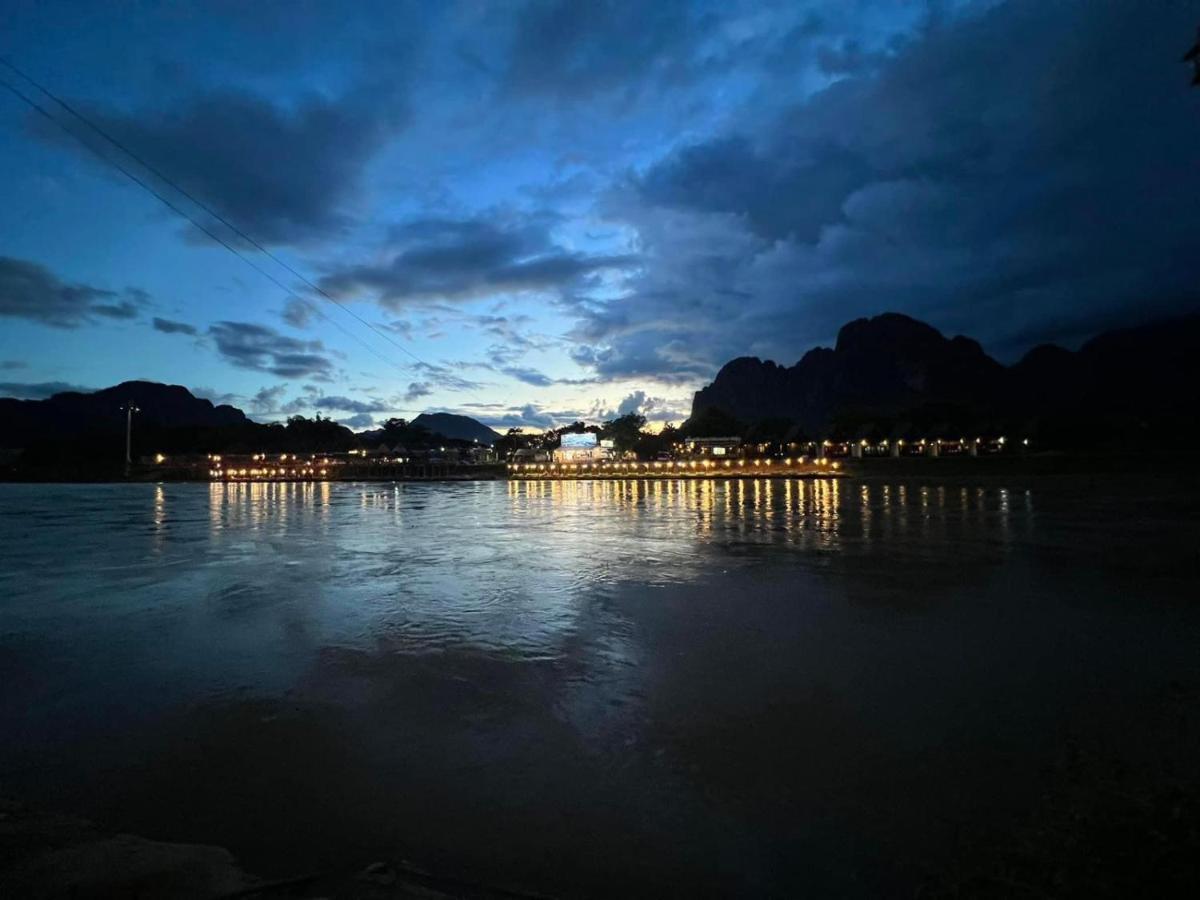 M&M Hotel Vang Vieng Exteriör bild