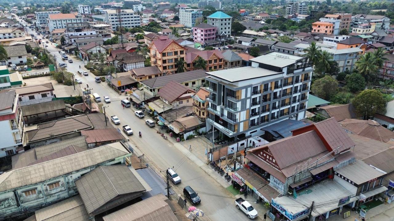 M&M Hotel Vang Vieng Exteriör bild