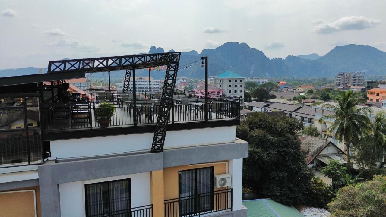 M&M Hotel Vang Vieng Exteriör bild